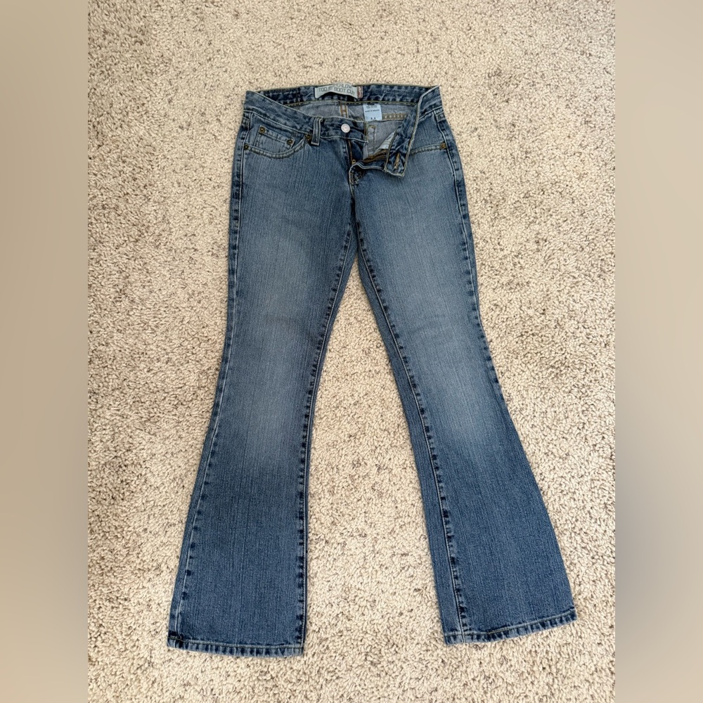 Levi's Women's Flare Jeans in Classic Blue
